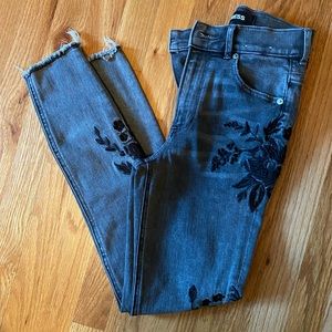 Express NWOT Black Embroidered jeans